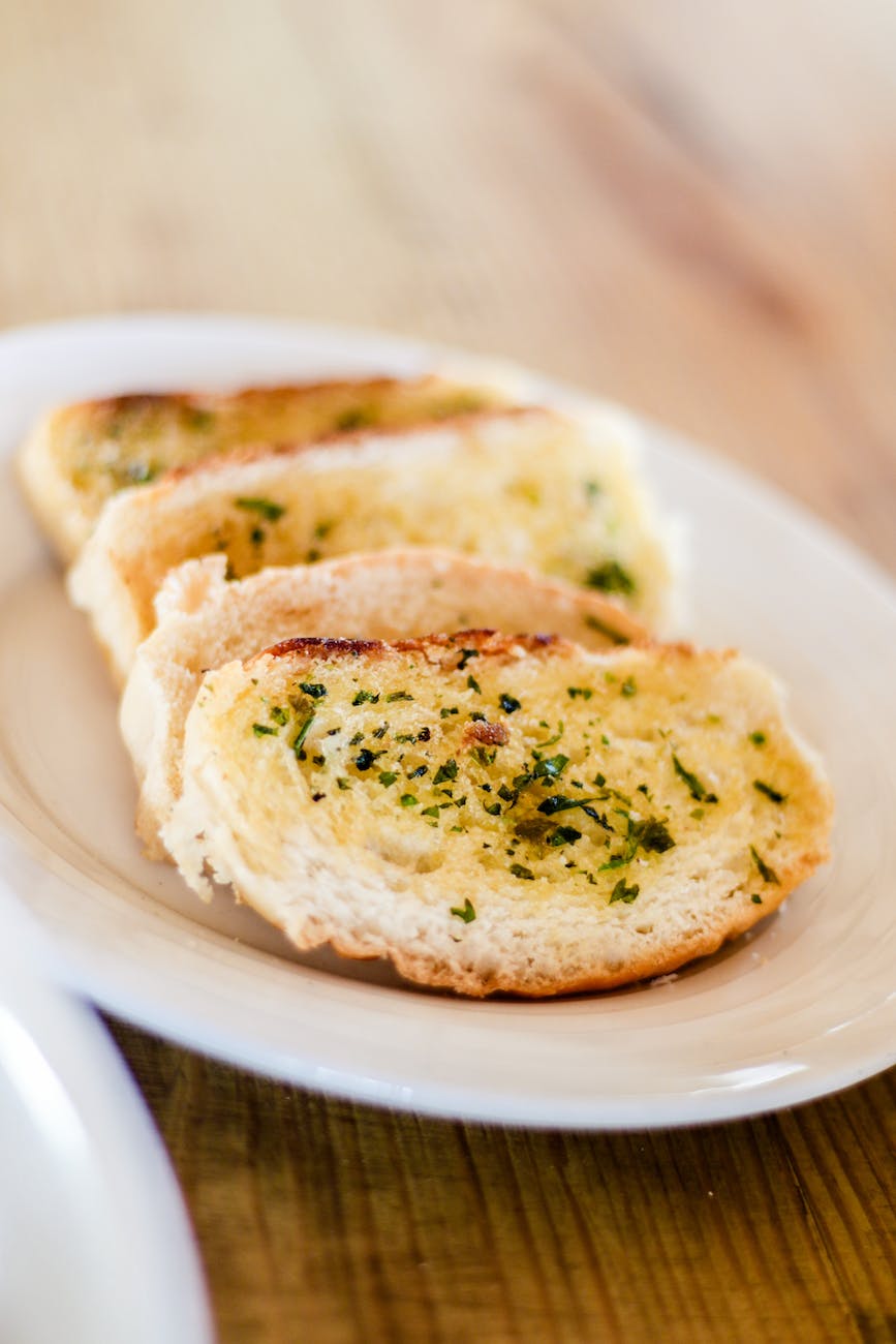 a plate of slices of garlic bread