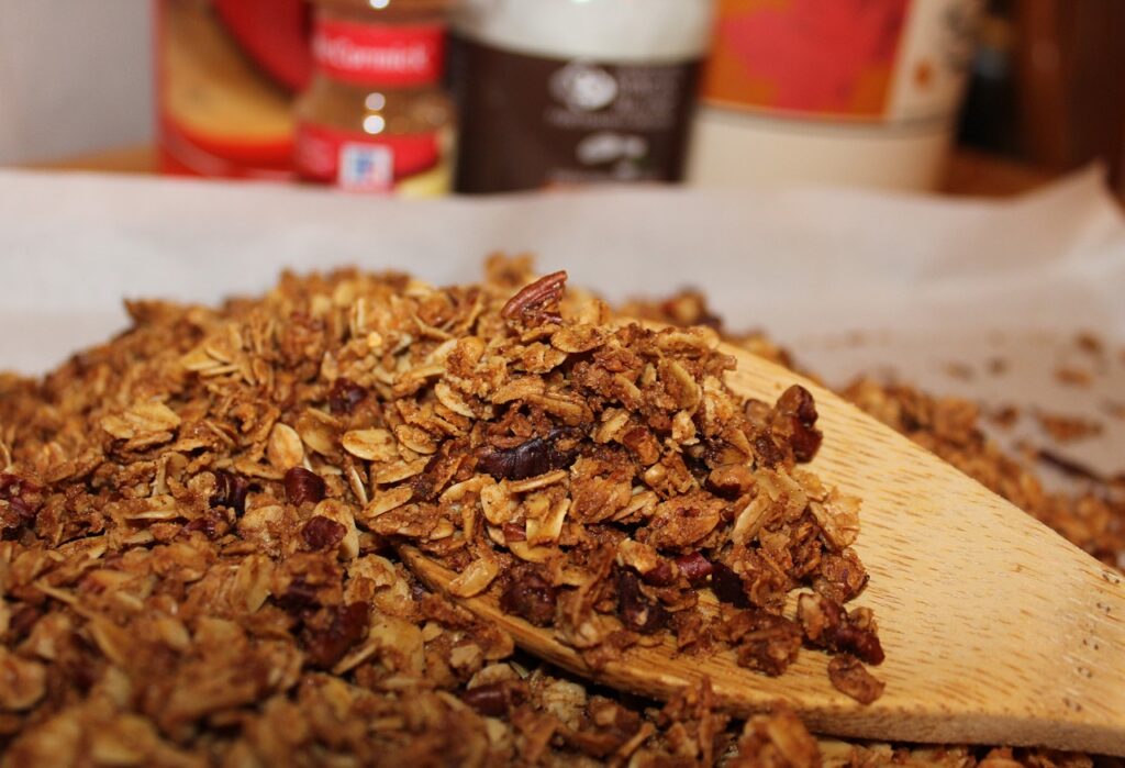 granola, oats, cinnamon-683916.jpg